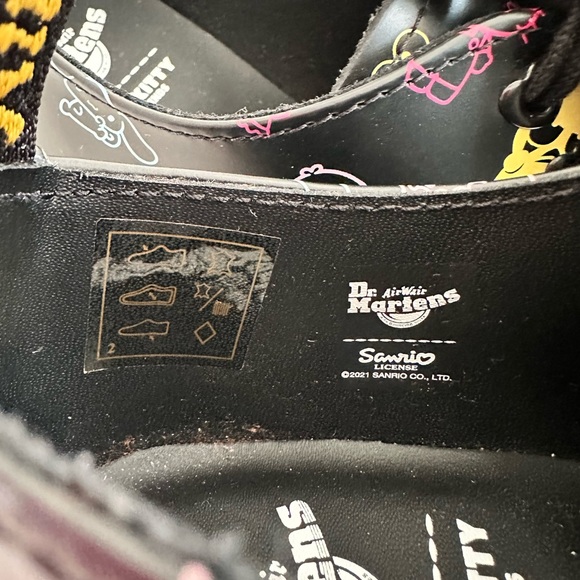 New Dr. Martens Hello Kitty and Friends Black Leather Oxford Shoes Unisex US9 - Picture 11 of 16